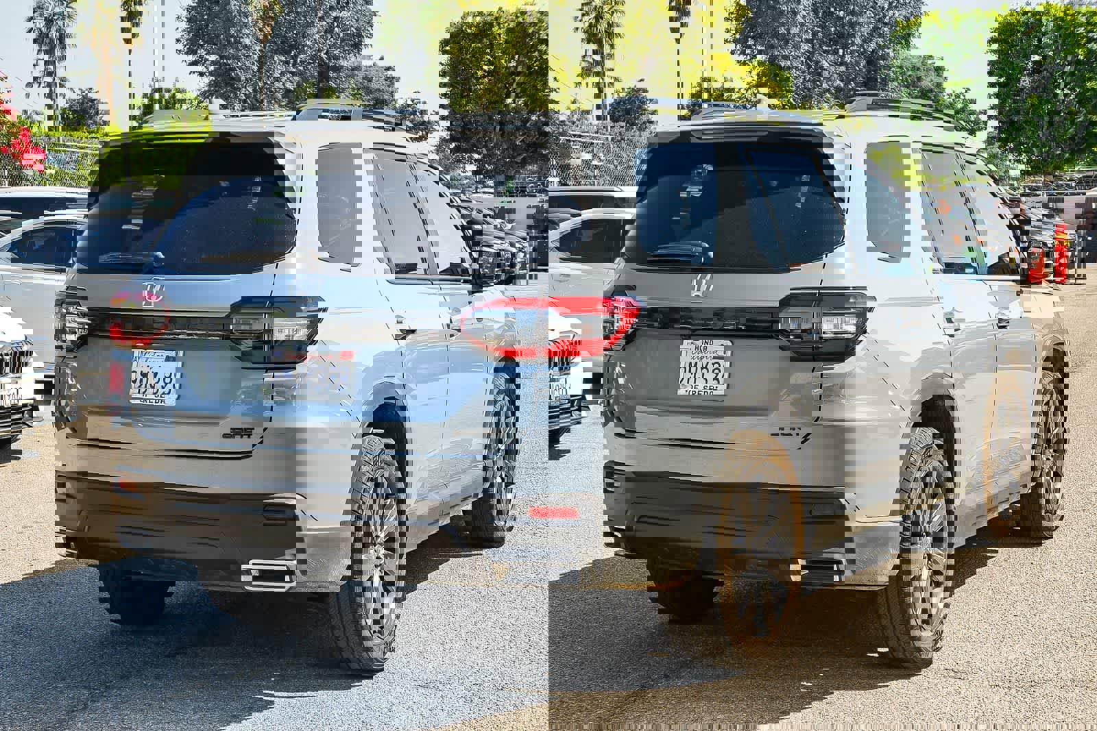 Used 2025 Honda Pilot Sport image 4