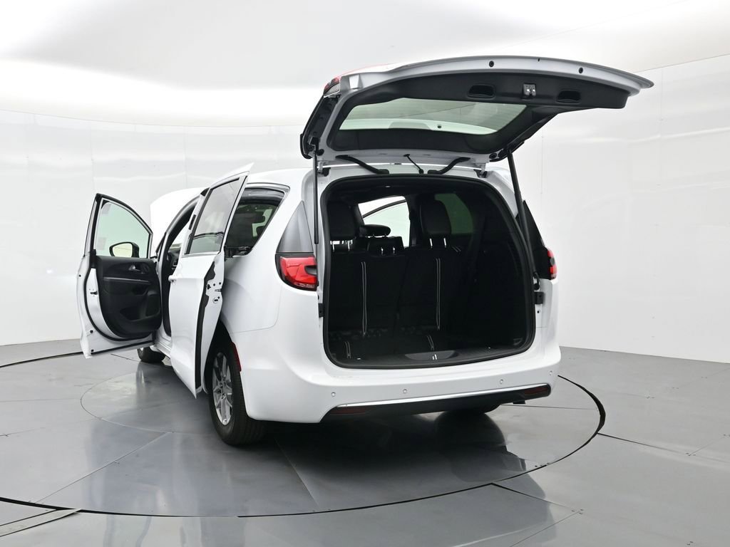 New 2026 Chrysler Pacifica Select image 32