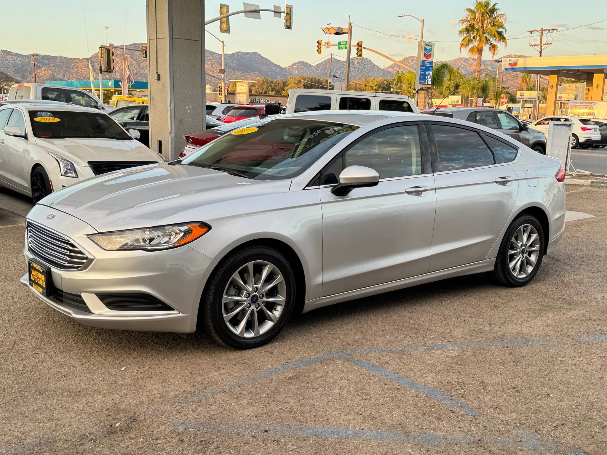 Used 2017 Ford Fusion SE w/ Fusion SE Technology Package FWD image 7