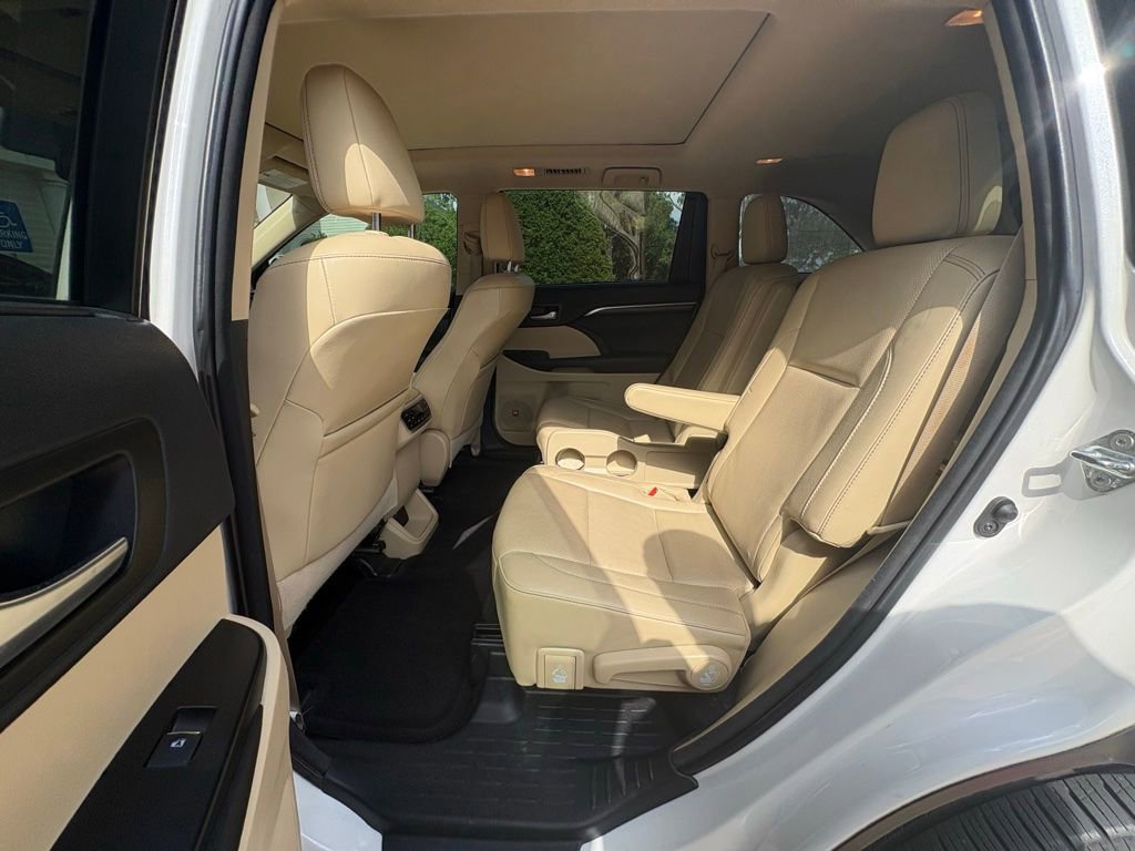 Used 2016 Toyota Highlander Limited Platinum AWD/4WD image 15