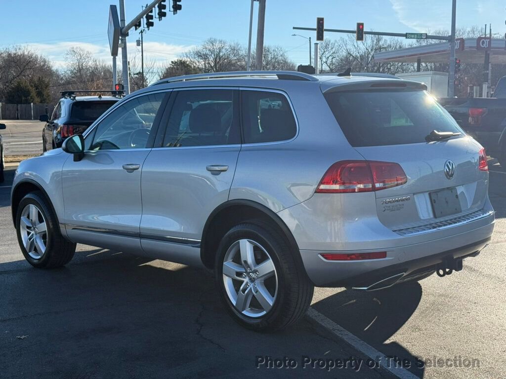 Used 2014 Volkswagen Touareg TDI image 10