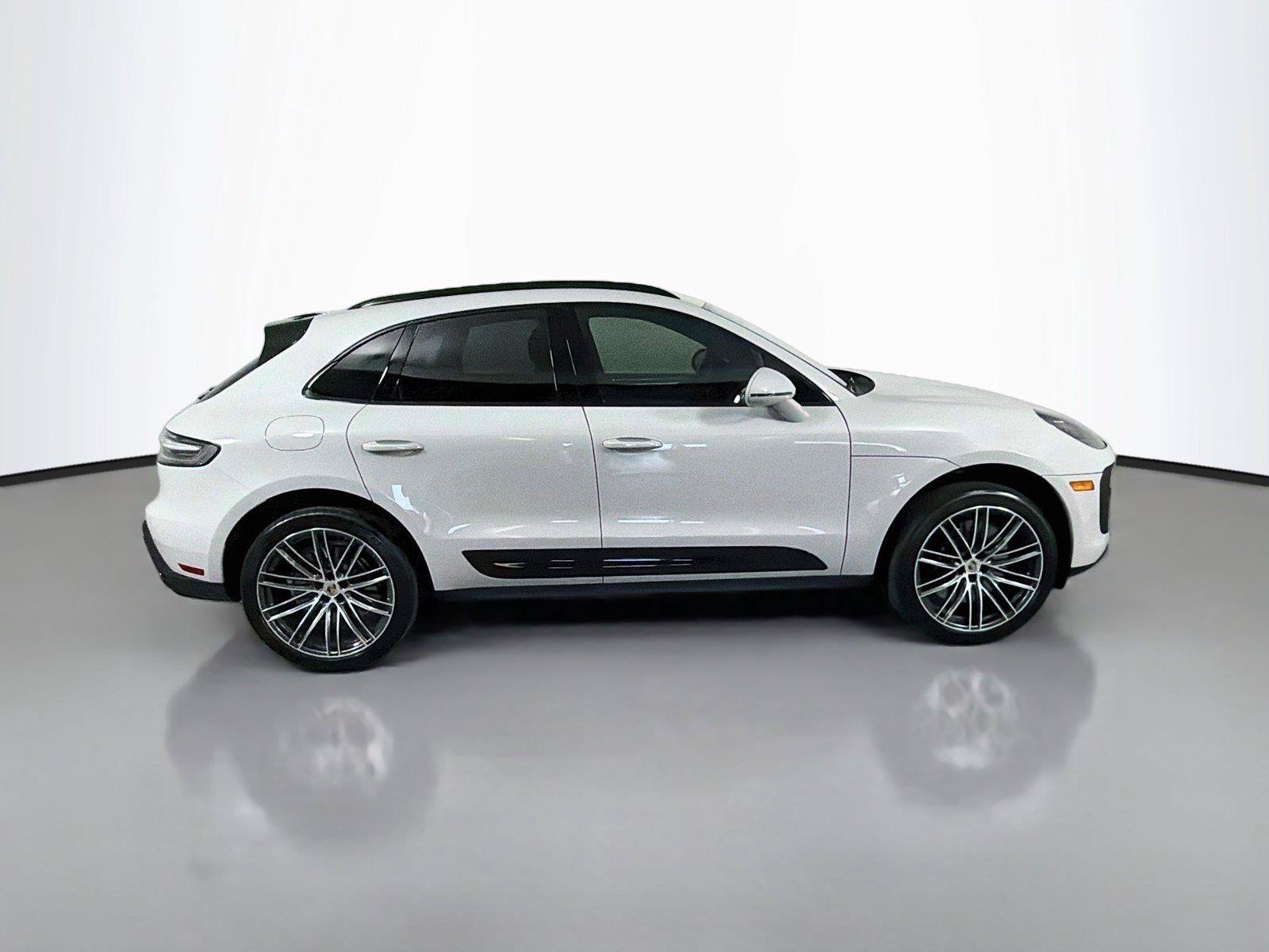 Certified 2025 Porsche Macan GTS AWD/4WD image 8