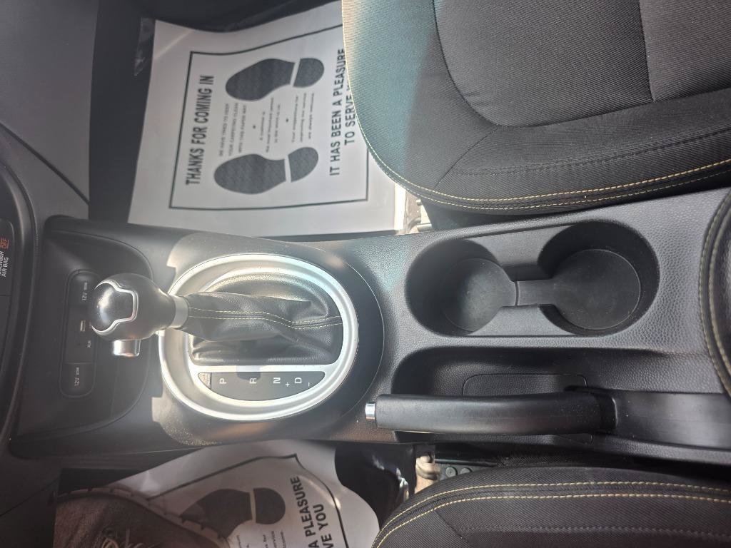 Used 2016 Kia Soul + FWD image 17