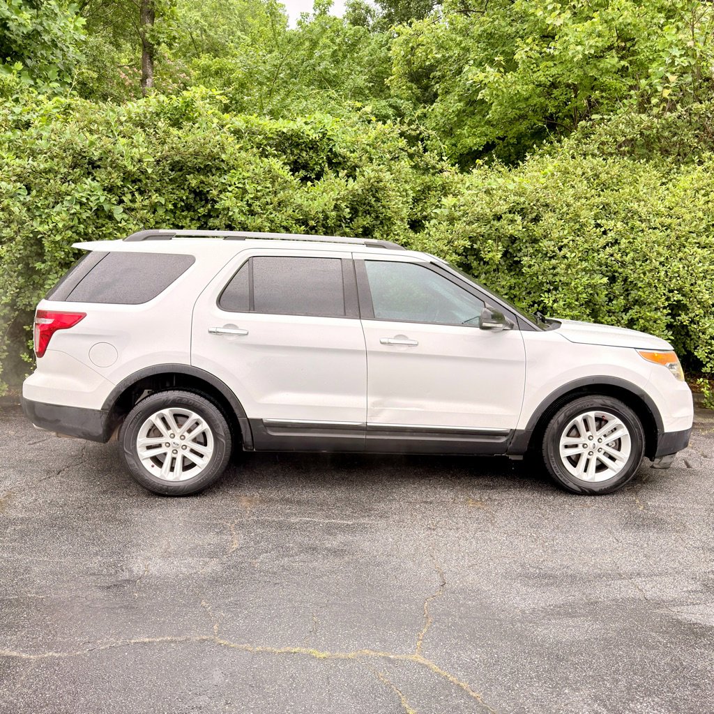 Used 2014 Ford Explorer XLT w/ Equipment Group 201A FWD image 4