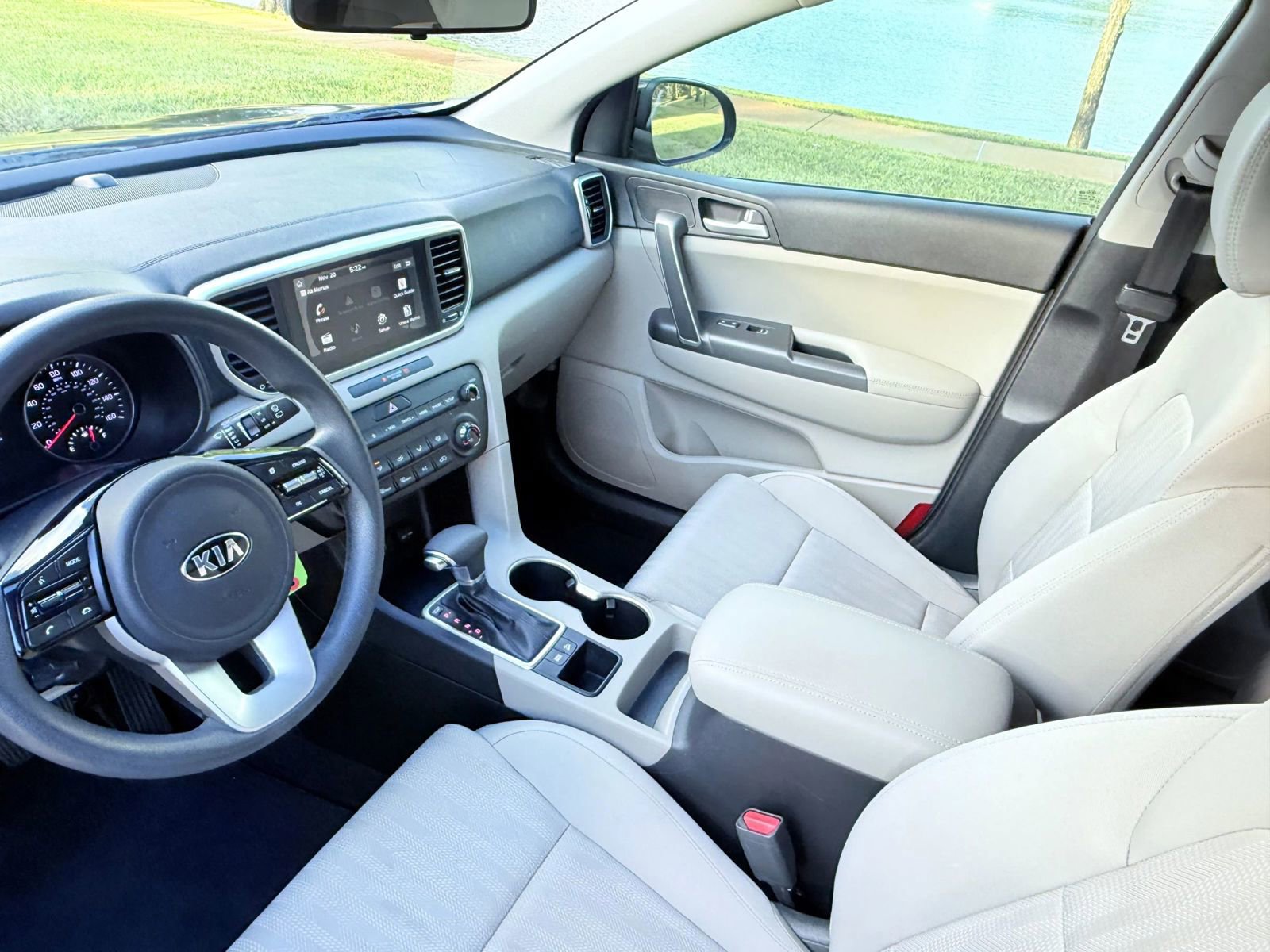 Used 2020 Kia Sportage LX image 11