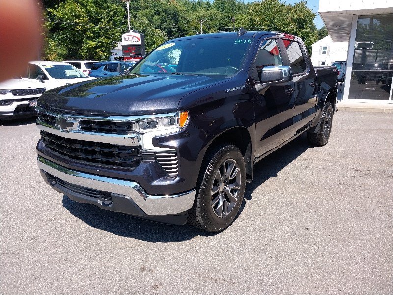 Used 2024 Chevrolet Silverado 1500 LT AWD/4WD image 4