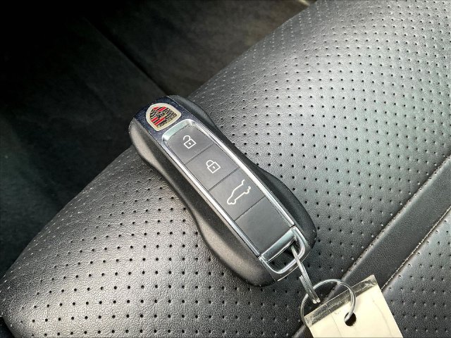 Used 2023 Porsche Cayenne S AWD/4WD image 36