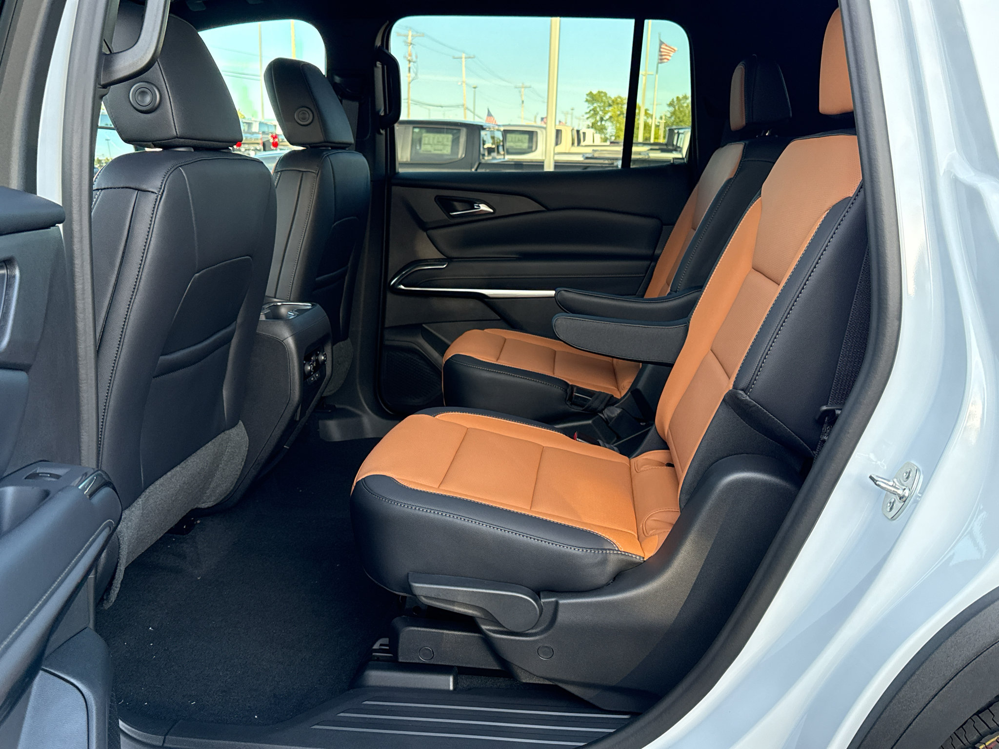 New 2027 Chevrolet Traverse Z71 w/ Driver Confidence Package AWD/4WD image 38