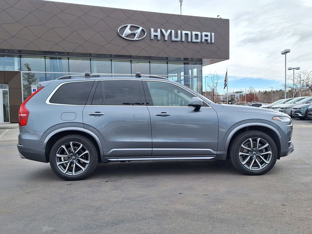 Used 2018 Volvo XC90 T6 Momentum image 2