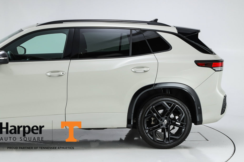 New 2025 Volkswagen Tiguan SE R-Line FWD image 4