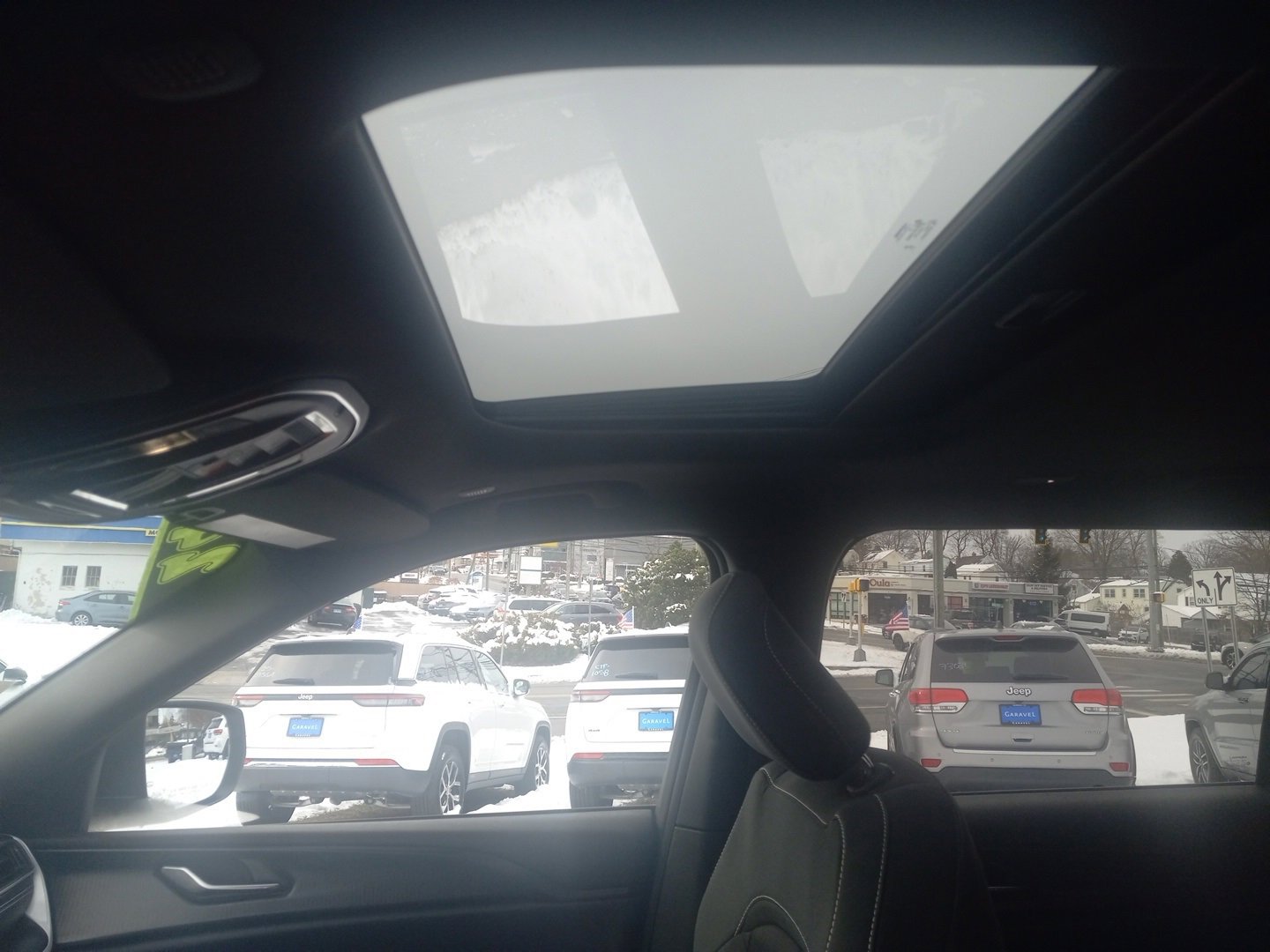 Used 2024 Jeep Grand Cherokee L Laredo w/ Luxury Tech Group I image 12