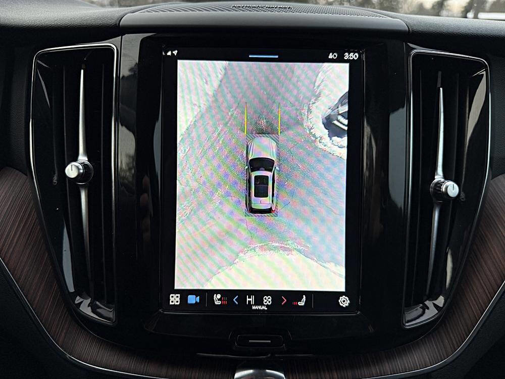 Used 2024 Volvo XC60 B5 Plus image 17