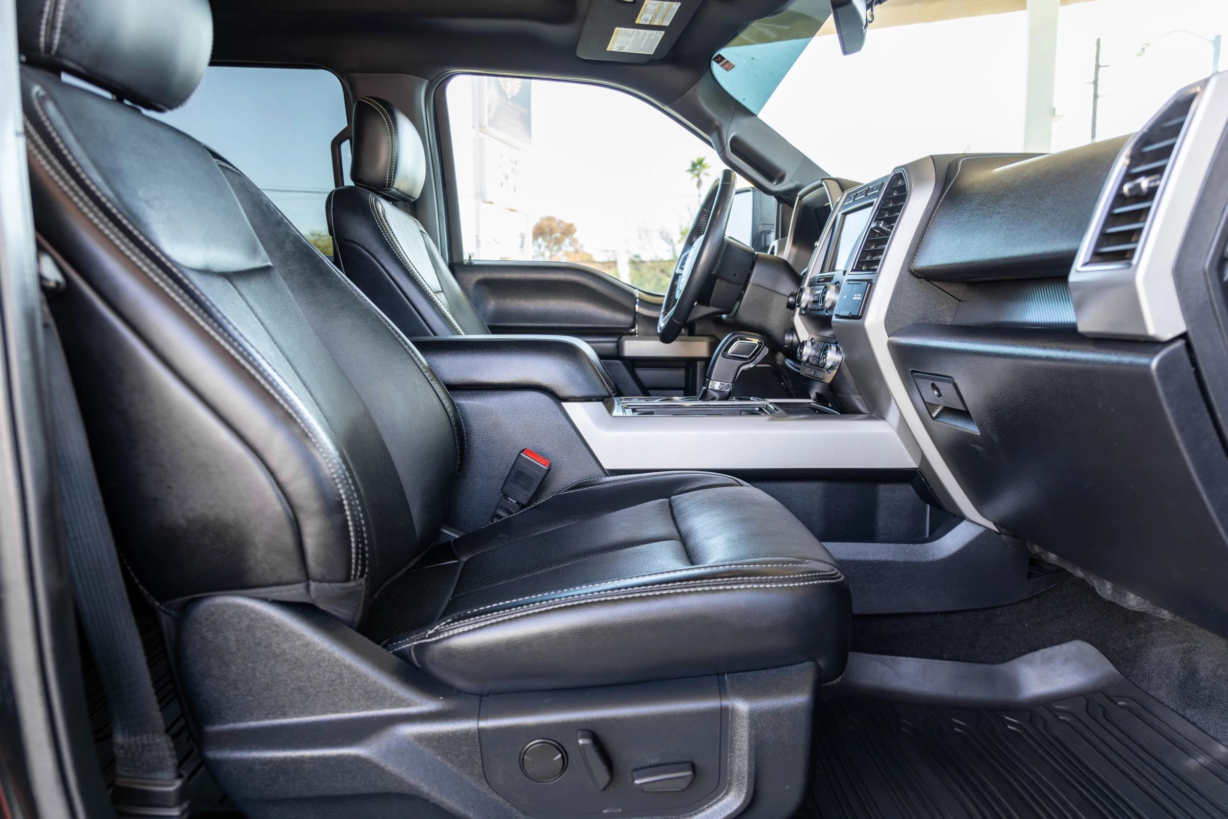 Used 2020 Ford F150 Lariat w/ Equipment Group 502A Luxury image 17