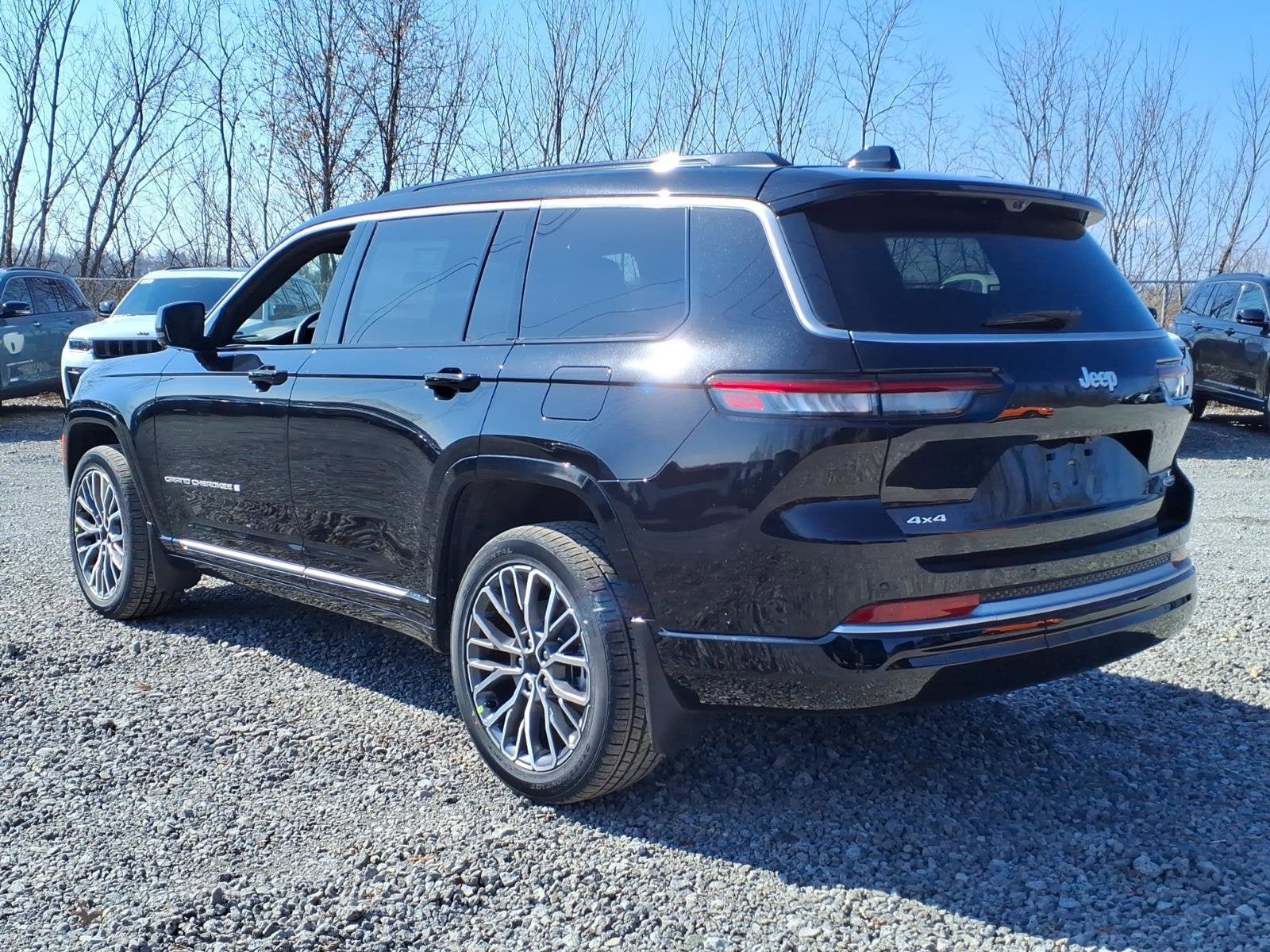 New 2026 Jeep Grand Cherokee L Summit w/ MOPAR Finishing Package AWD/4WD image 3