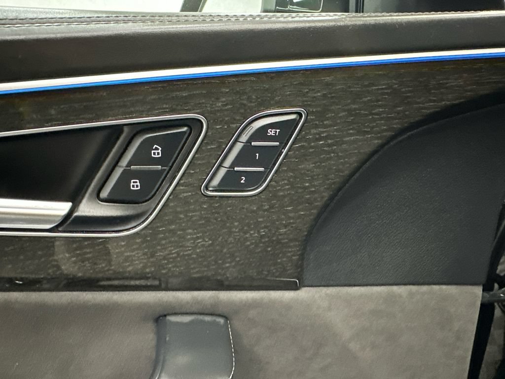 Used 2022 Audi SQ8 Prestige AWD/4WD image 12