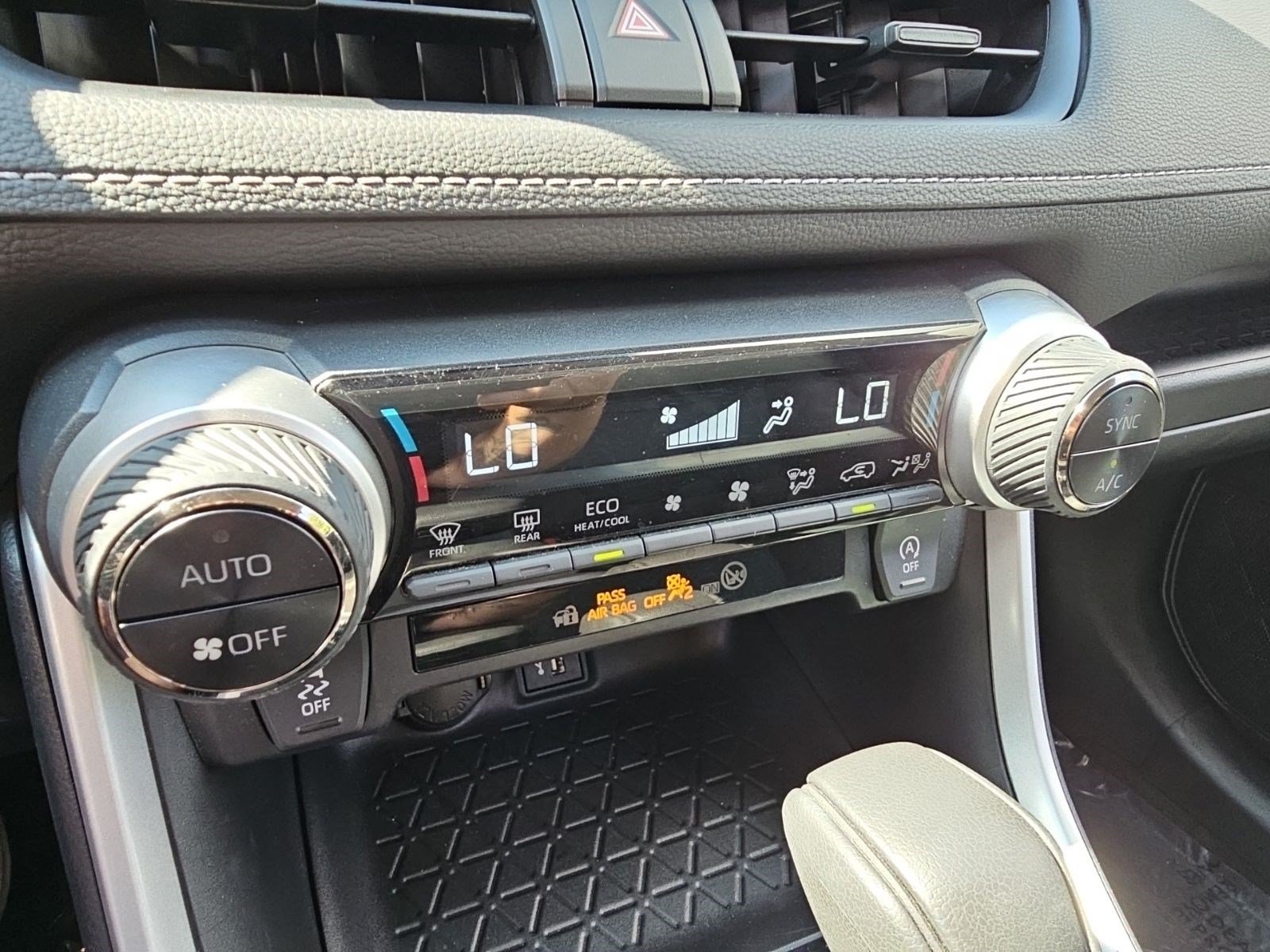Used 2023 Toyota RAV4 XLE AWD/4WD image 22