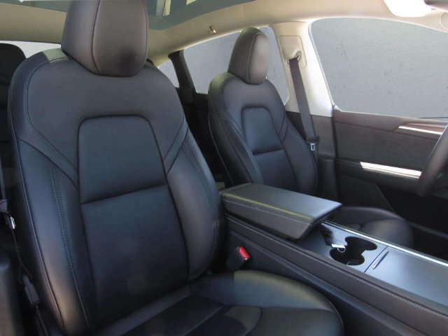 Used 2025 Tesla Model Y Long Range RWD image 10