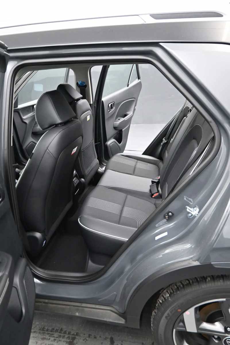 New 2026 Hyundai Venue SEL FWD image 15