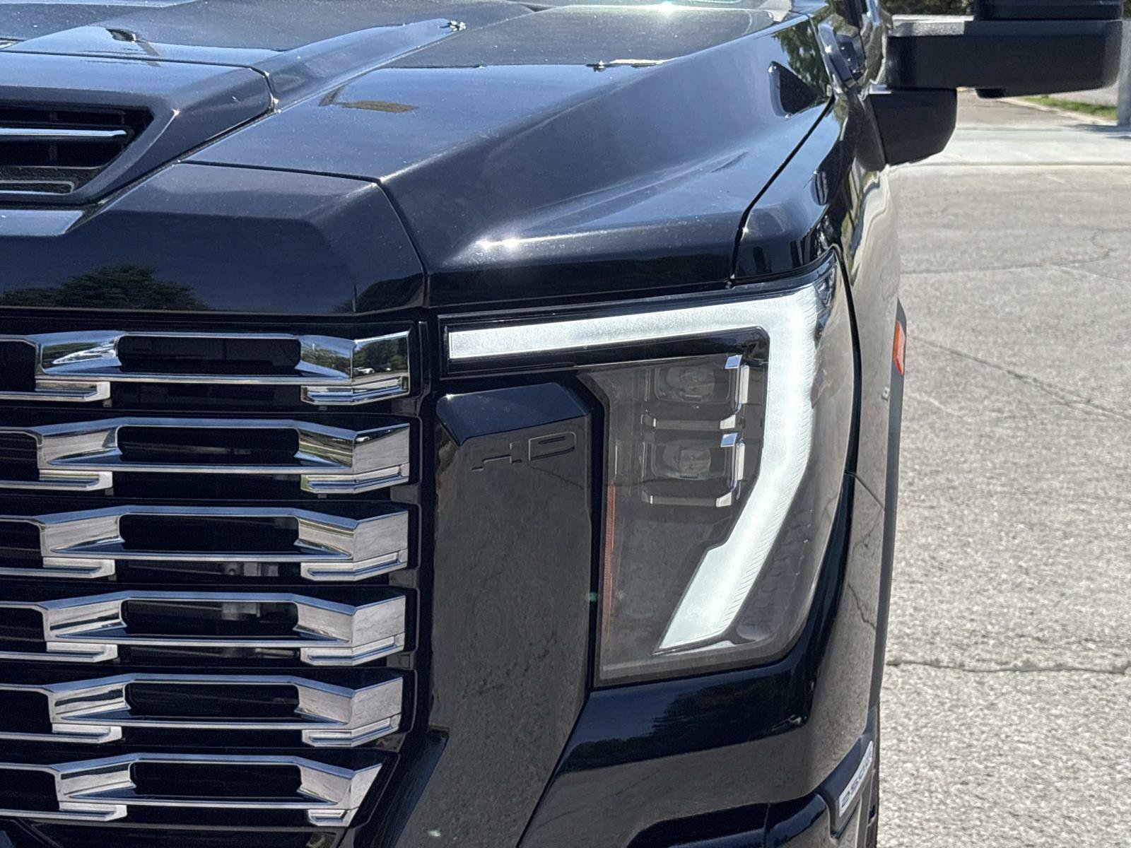 Used 2025 GMC Sierra 2500 Denali Ultimate AWD/4WD image 11