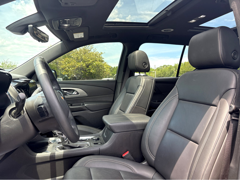 Used 2023 Chevrolet Traverse LT w/ LT Premium Package FWD image 16