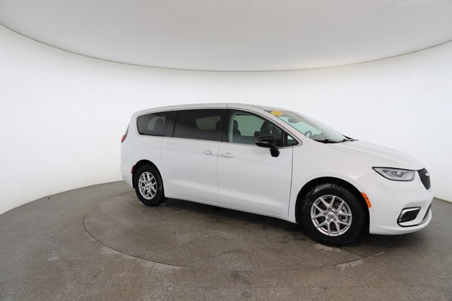 Used 2024 Chrysler Pacifica Touring-L image 25