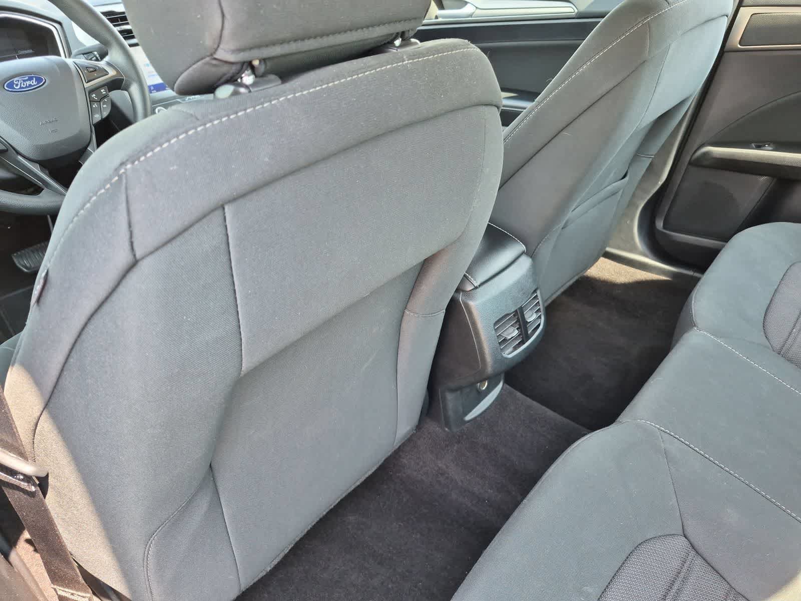 Used 2020 Ford Fusion SE FWD image 18