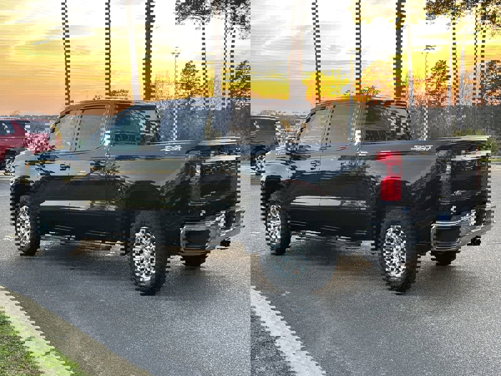 Used 2023 Chevrolet Silverado 1500 LT image 8