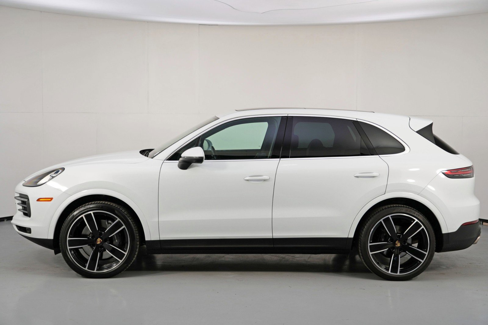 Used 2023 Porsche Cayenne Platinum Edition w/ Premium Package image 49