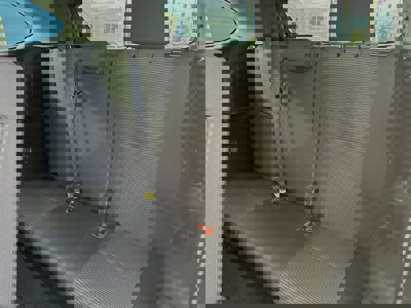 Used 2022 Toyota Highlander LE image 5