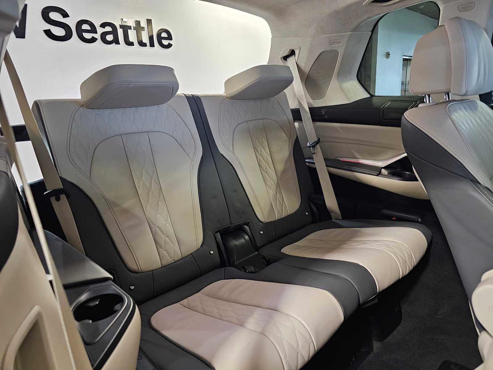 Used 2023 BMW X7 M60i w/ Executive Package AWD/4WD image 41