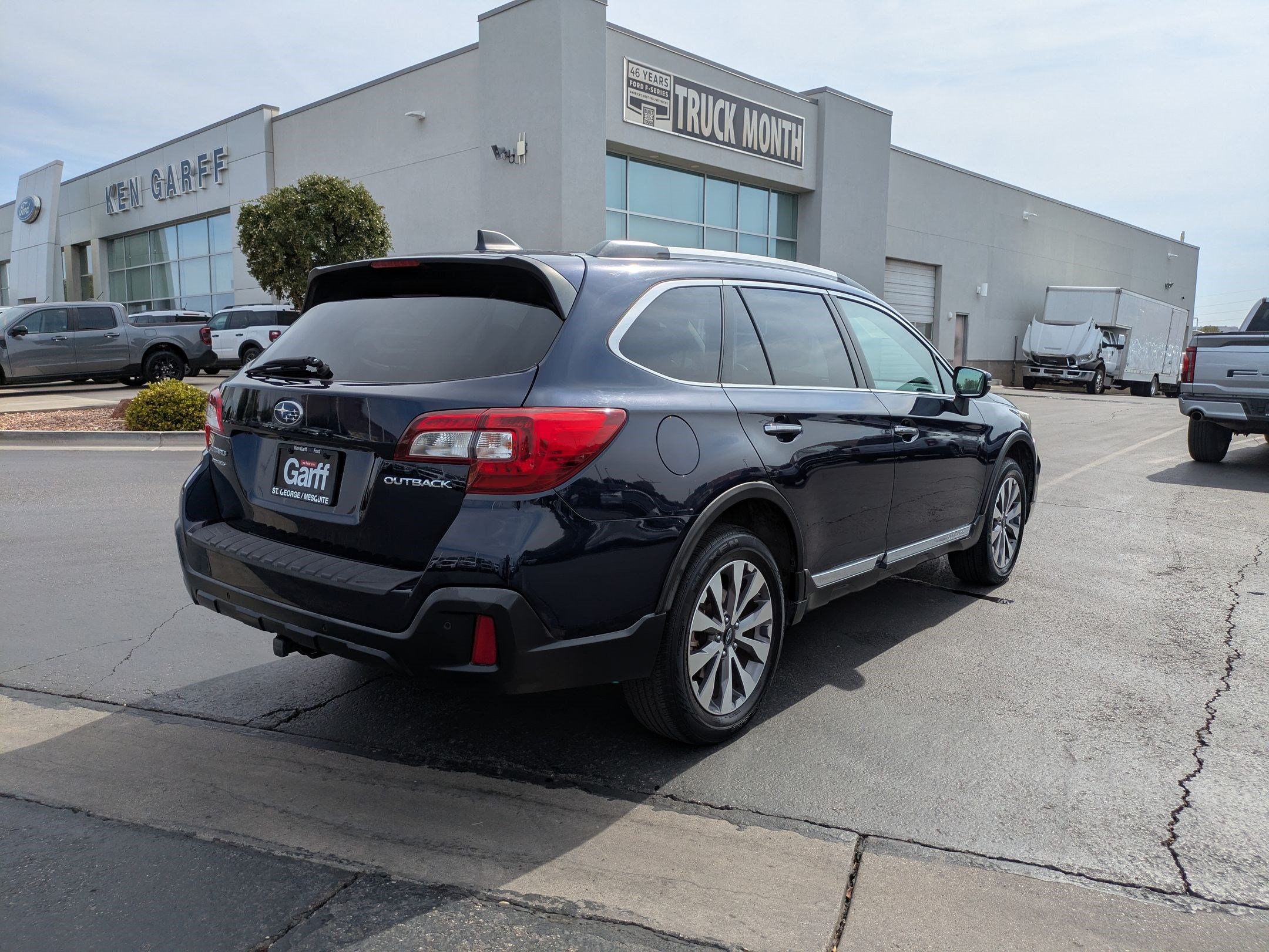 Used 2018 Subaru Outback 2.5i Touring AWD/4WD image 3