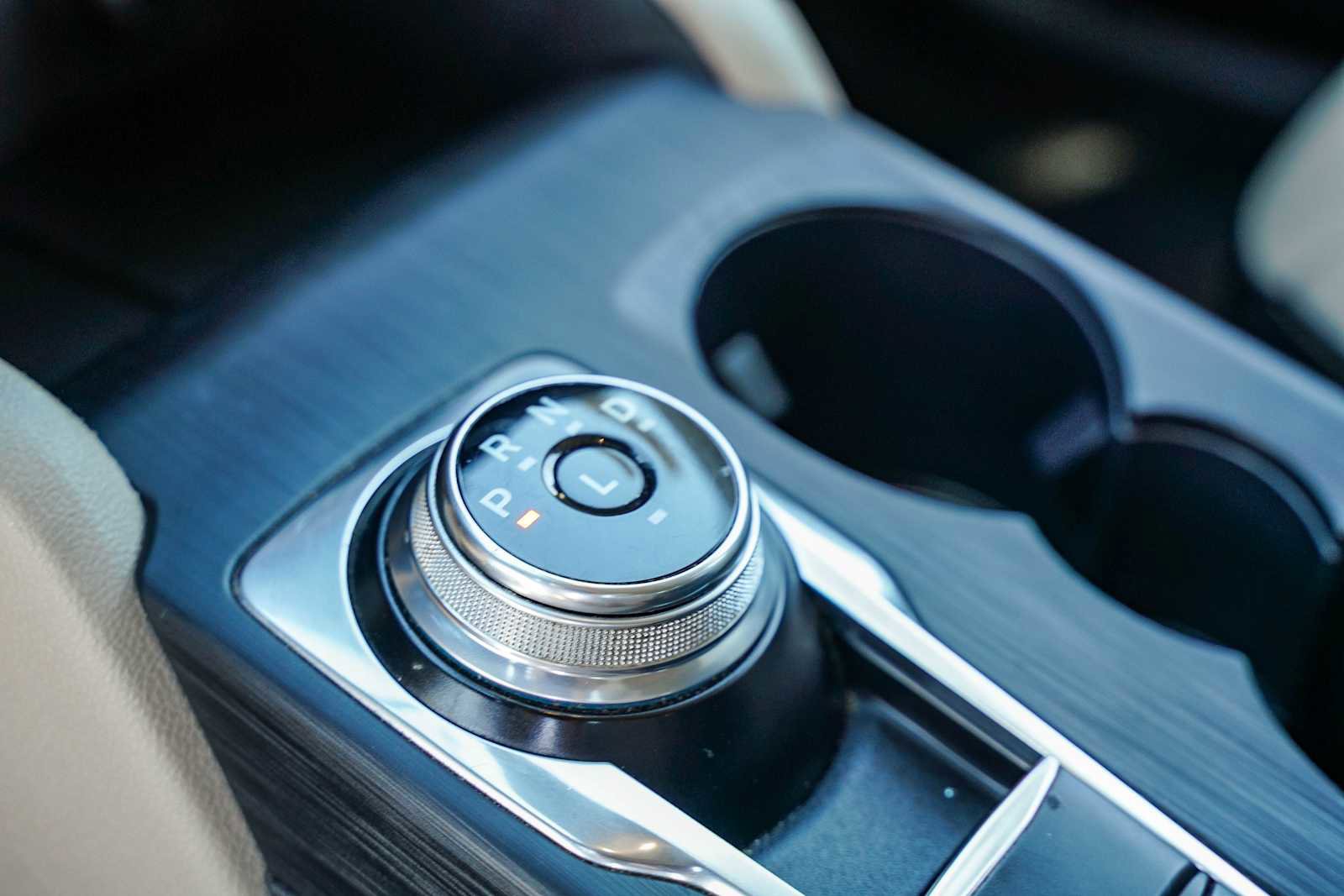 Used 2020 Ford Escape Titanium image 17