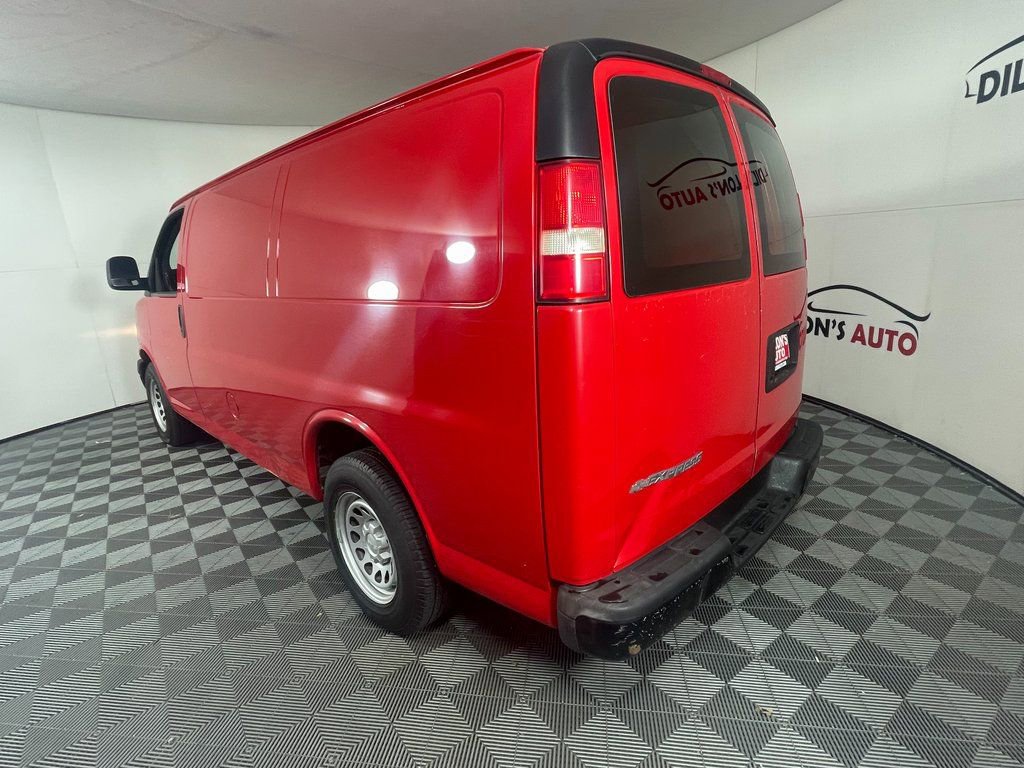Used 2009 Chevrolet Express 1500 RWD image 4