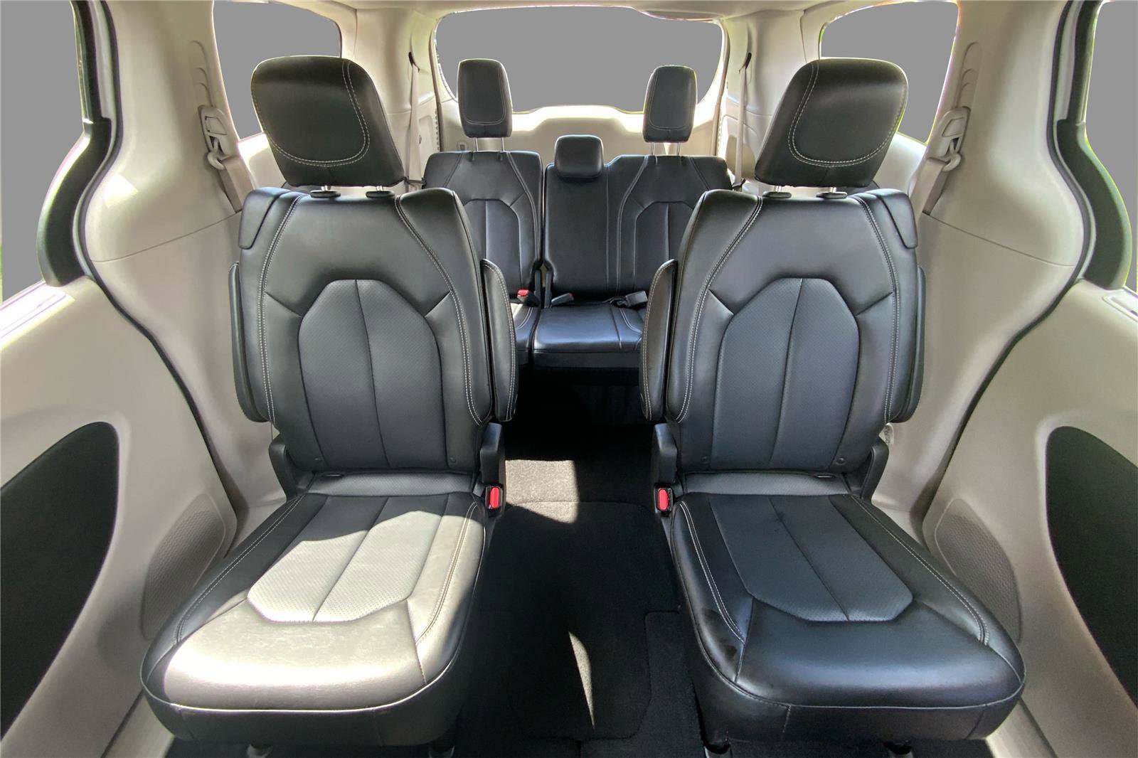 Used 2023 Chrysler Pacifica Touring-L FWD image 14