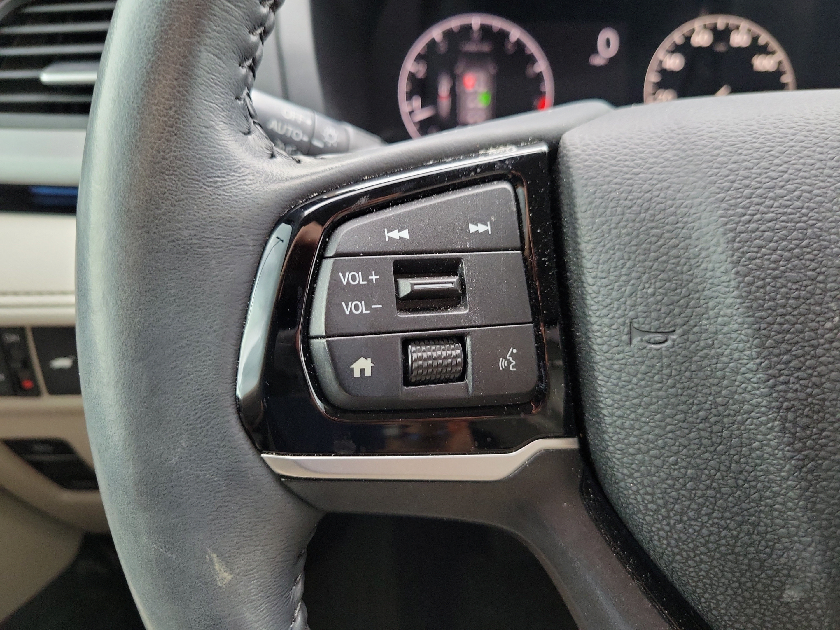 Certified 2025 Honda Odyssey Touring image 30