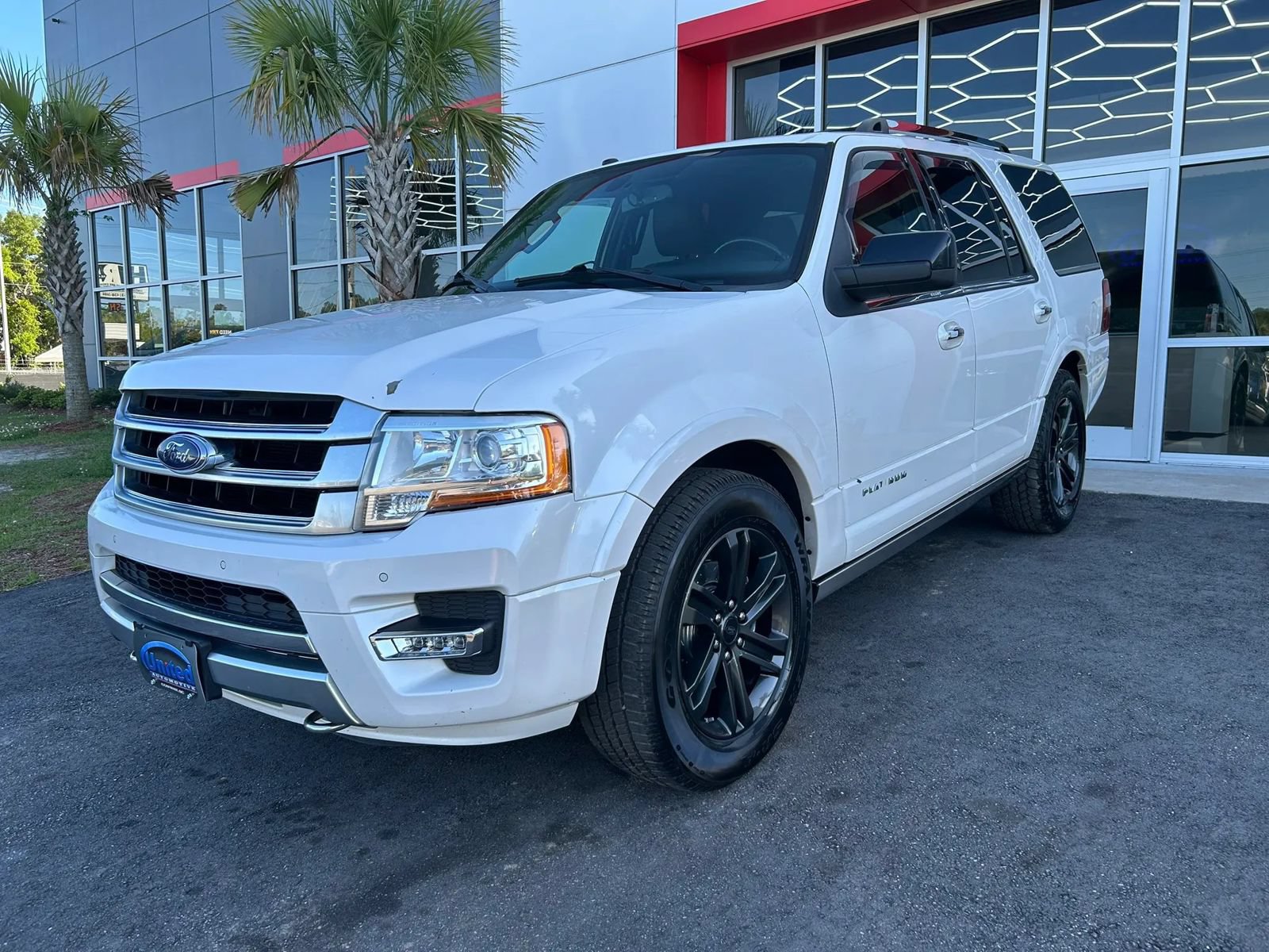 Used 2017 Ford Expedition Platinum AWD/4WD image 1