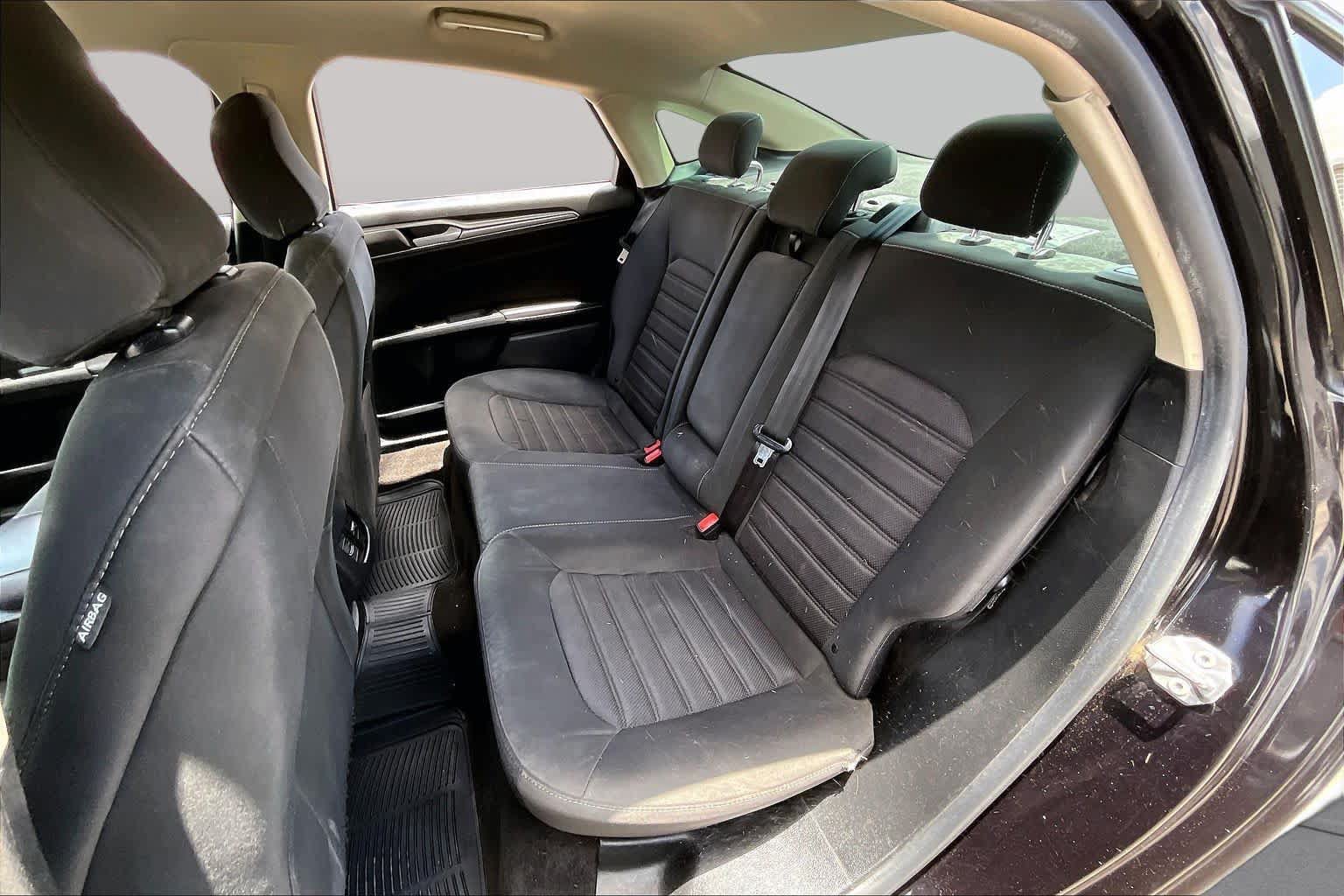 Used 2020 Ford Fusion SE FWD image 20