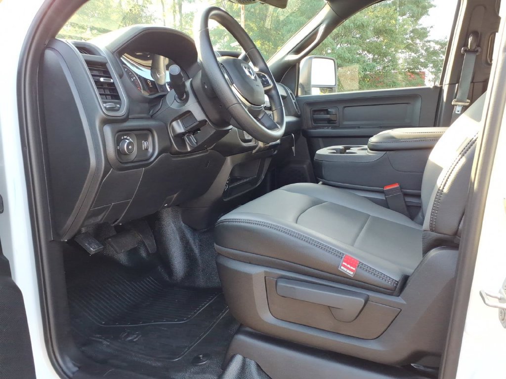 New 2026 RAM 5500 Tradesman w/ Chrome Appearance Group AWD/4WD image 9