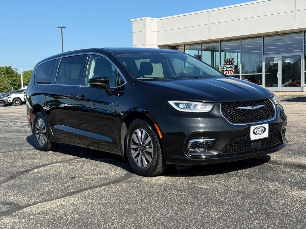 Certified 2024 Chrysler Pacifica Limited FWD image 2