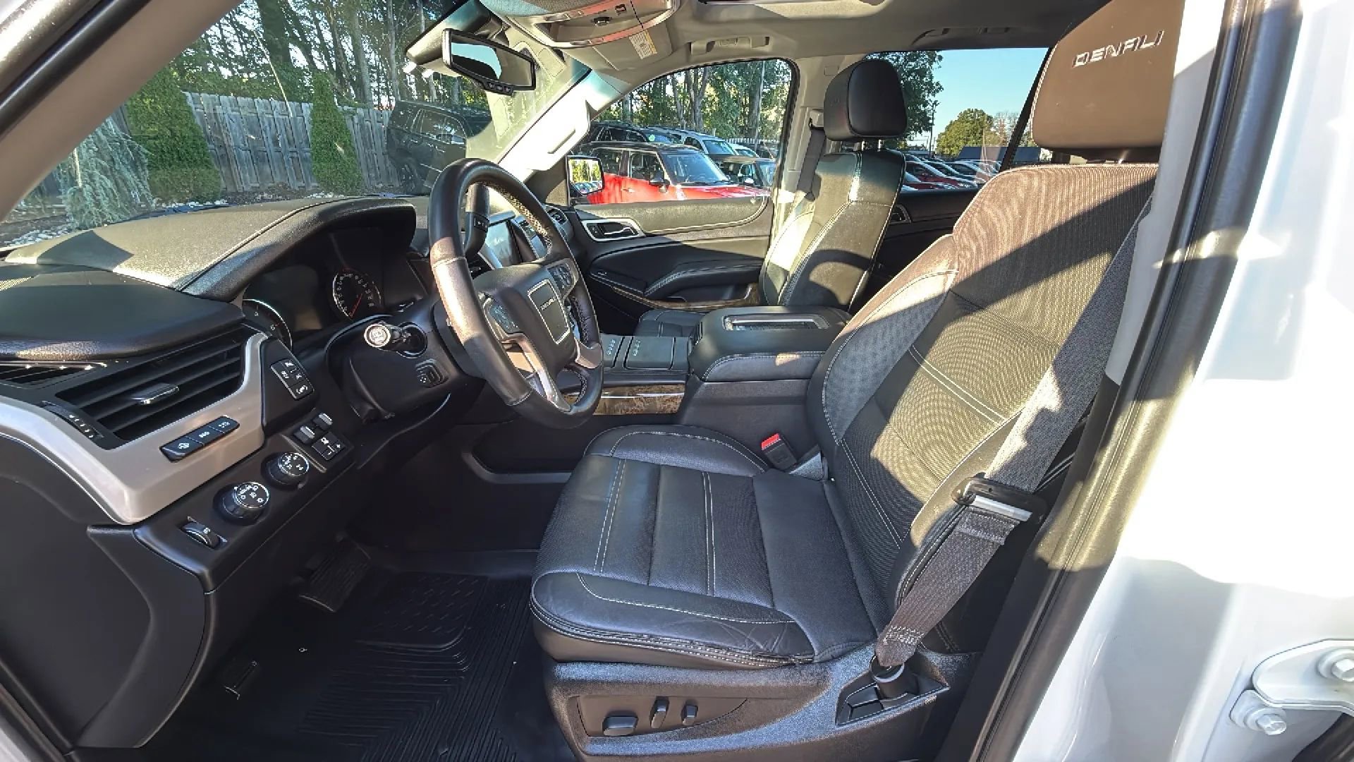 Used 2016 GMC Yukon Denali w/ Open Road Package image 11