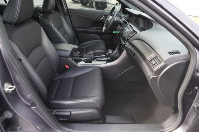 Used 2016 Honda Accord Sport image 18