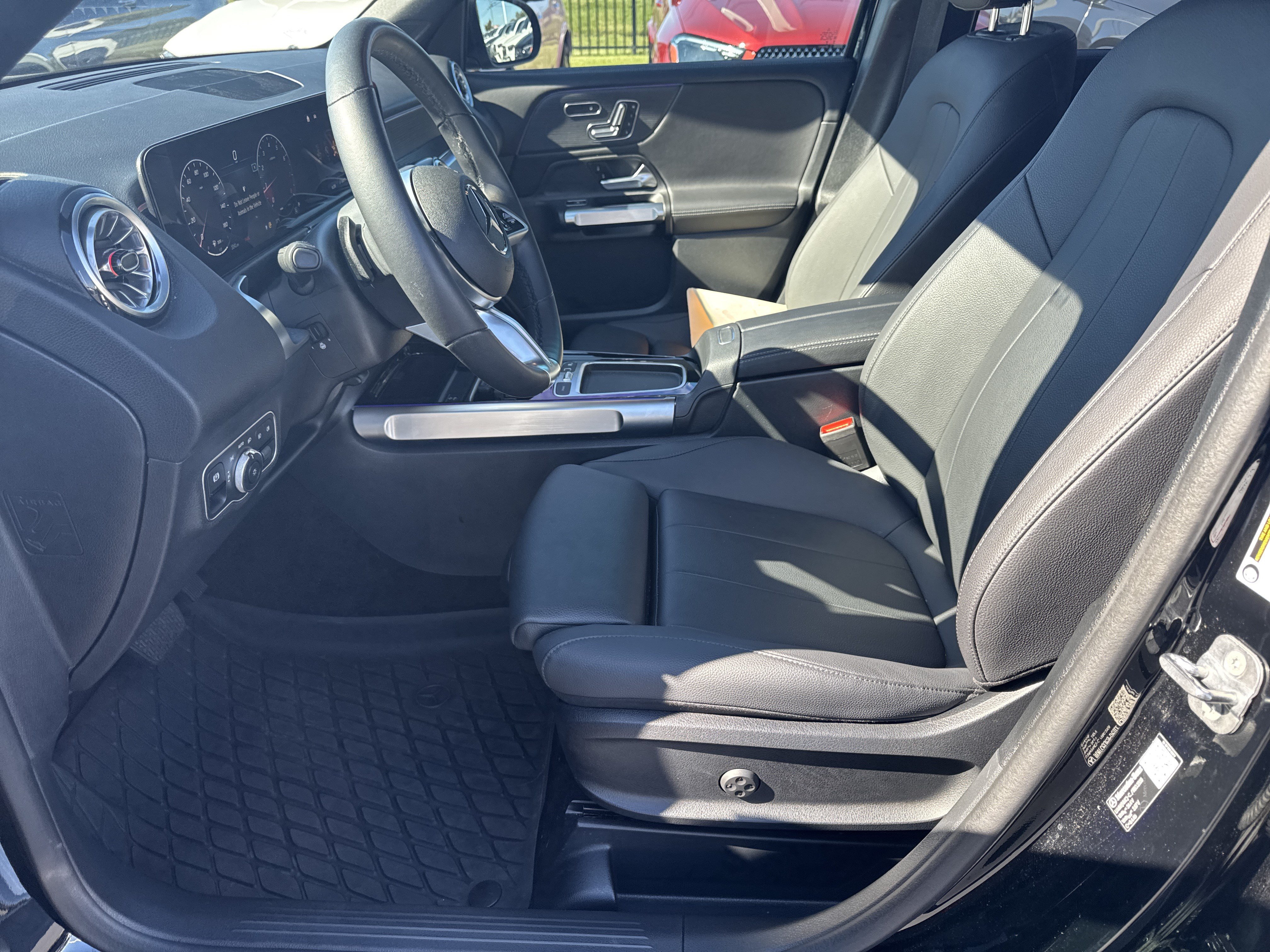Used 2026 Mercedes-Benz GLB 250 4MATIC image 16