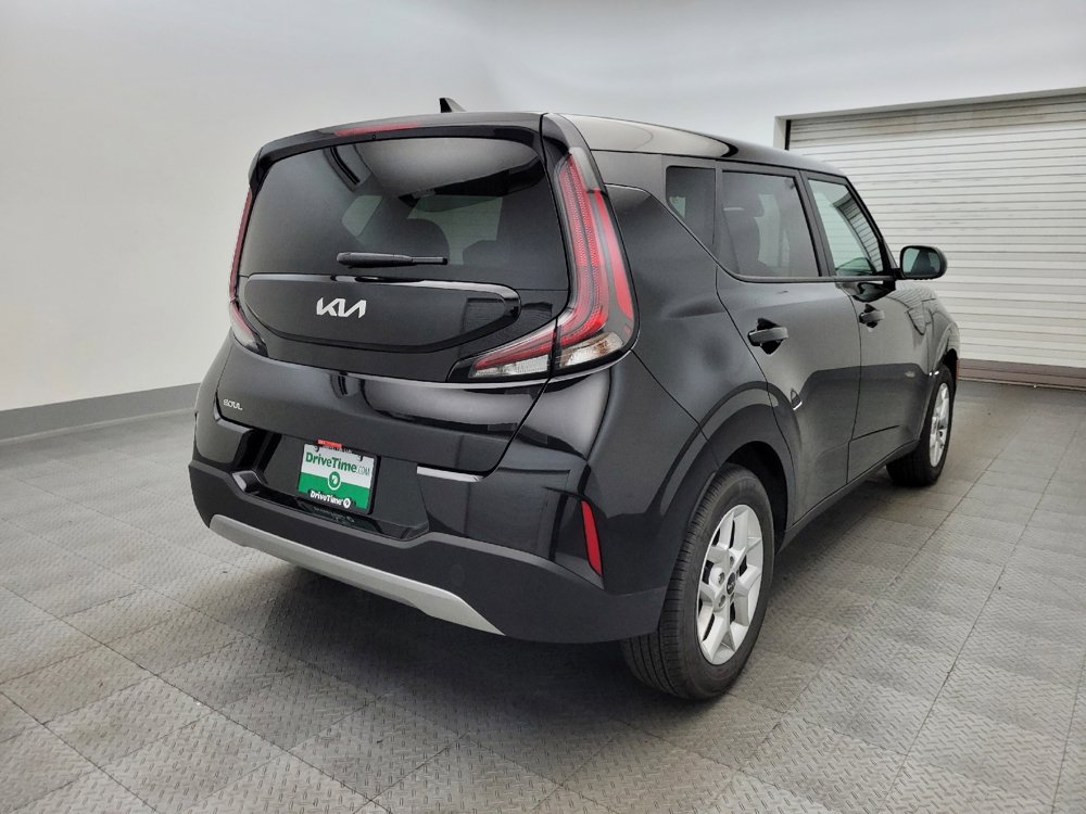 Used 2025 Kia Soul LX FWD image 9