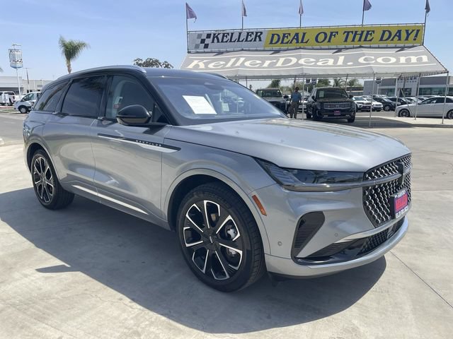 Used 2024 Lincoln Nautilus Reserve w/ Equipment Group 202A AWD/4WD image 2