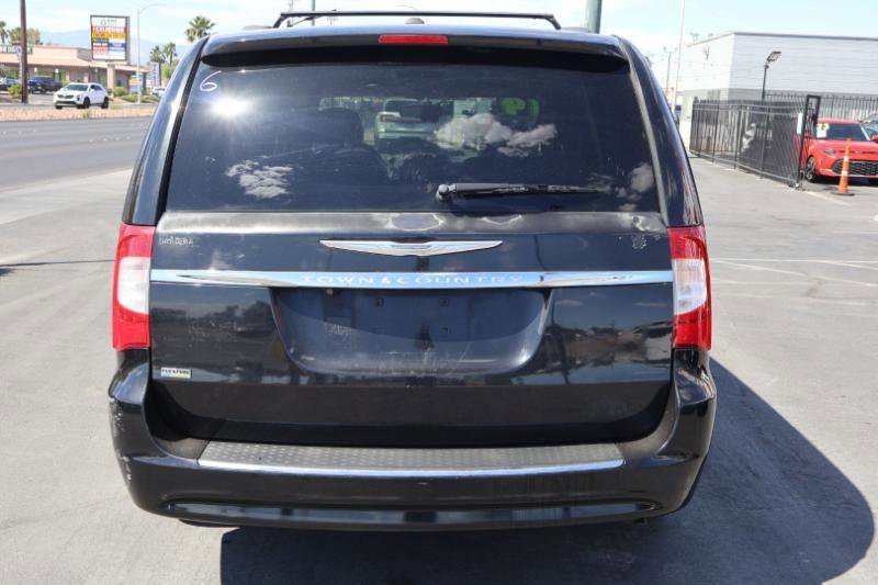Used 2014 Chrysler Town & Country Touring FWD image 6