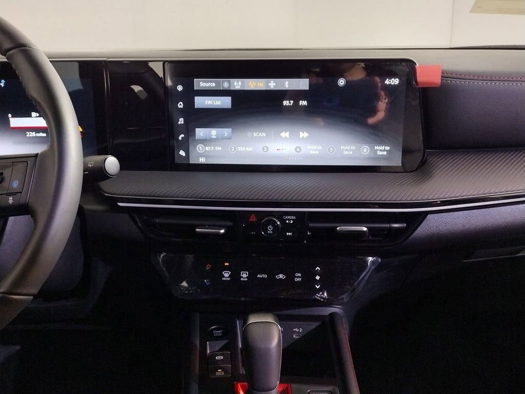 New 2025 Nissan Kicks SR image 13