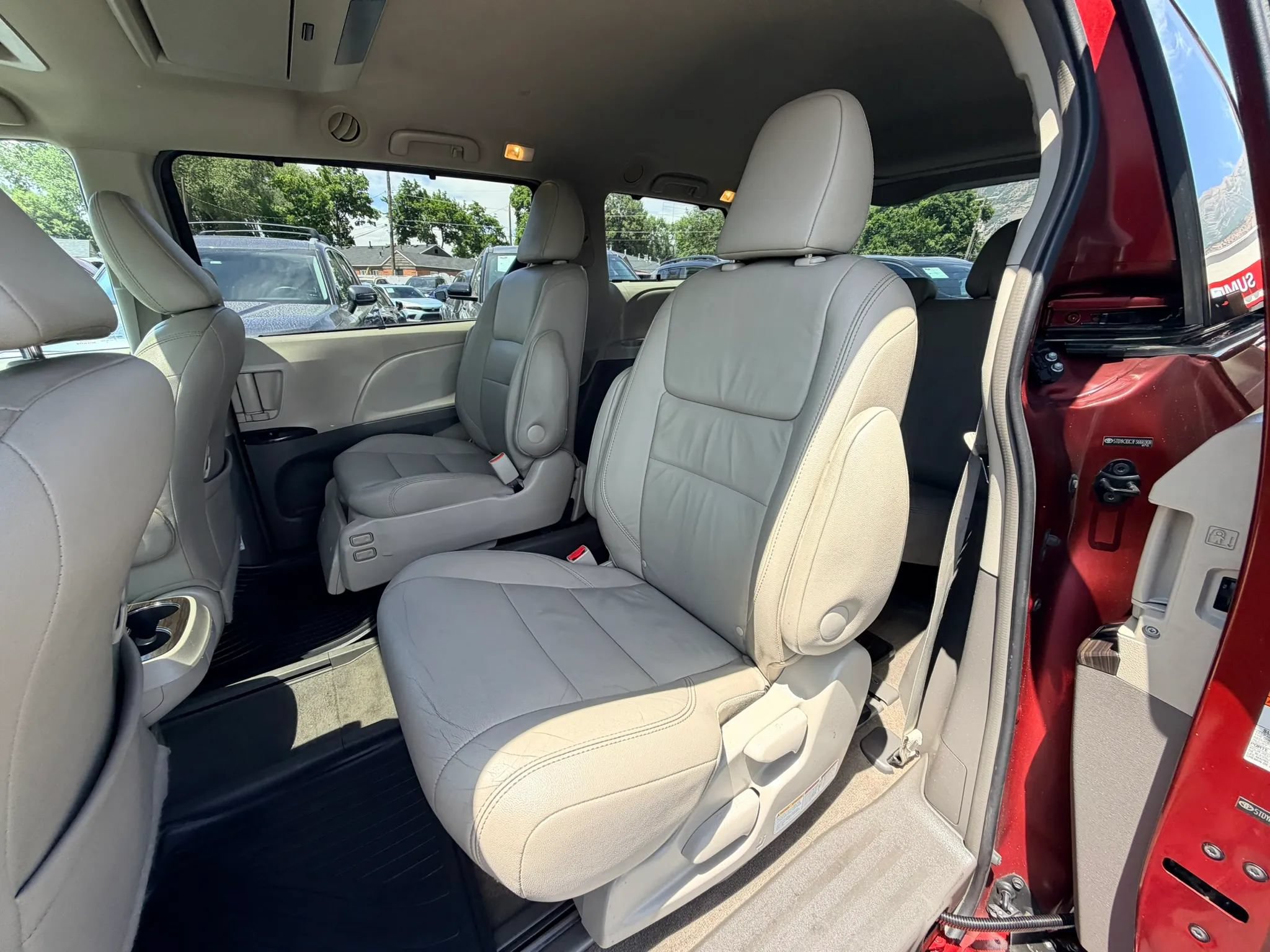 Used 2015 Toyota Sienna XLE w/ Entertainment Package FWD image 20