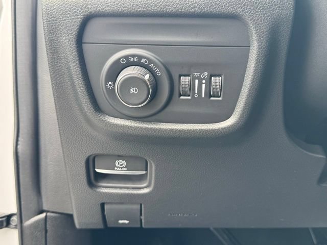 Used 2024 Jeep Grand Cherokee Limited AWD/4WD image 13