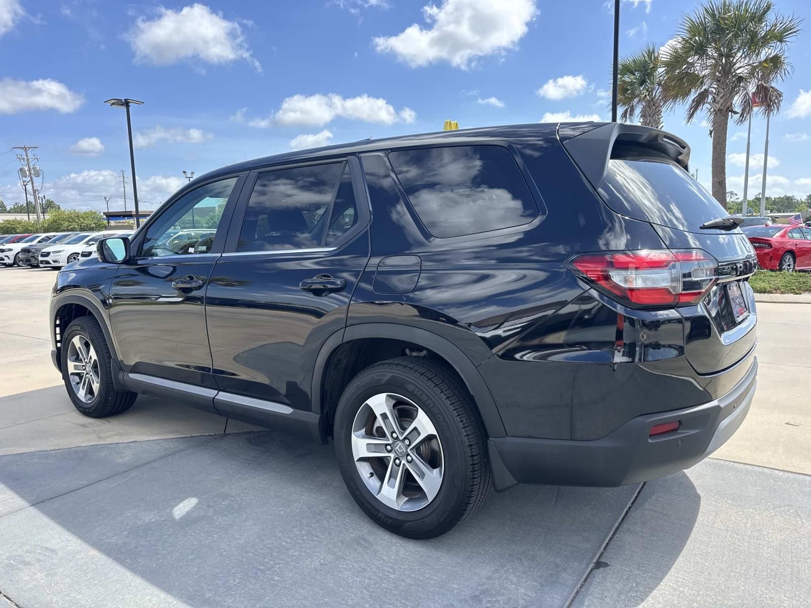 Used 2025 Honda Pilot EX-L image 5