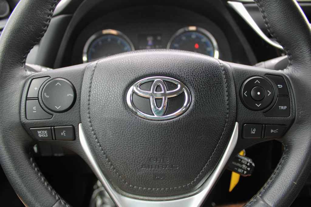 Used 2019 Toyota Corolla SE FWD image 15